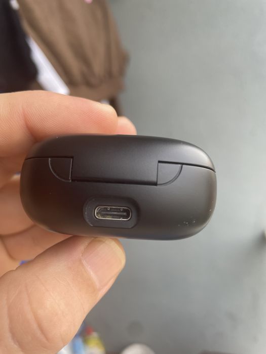 Carregador Portátil JBL LIVE PRO+ para Auriculares