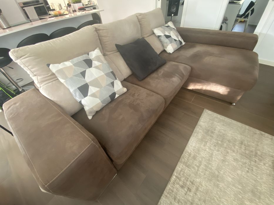 Vendo sofa chaise longue com arrumacao + 2 pufs