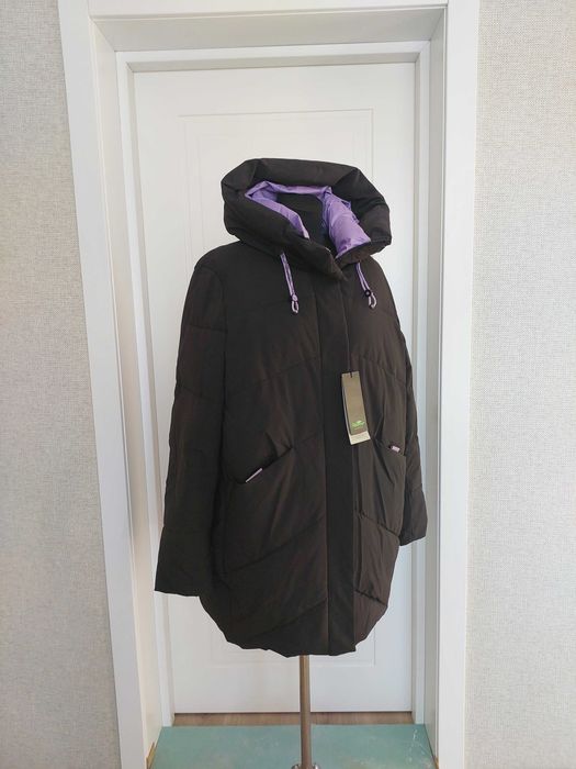 Жіночій фабрічний пуховик.