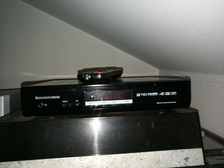 Digital terrestrial receiver64752024418306122