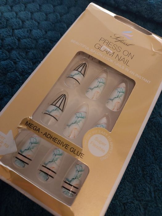 Paznokcie tipsy premium czarne przezroczyste