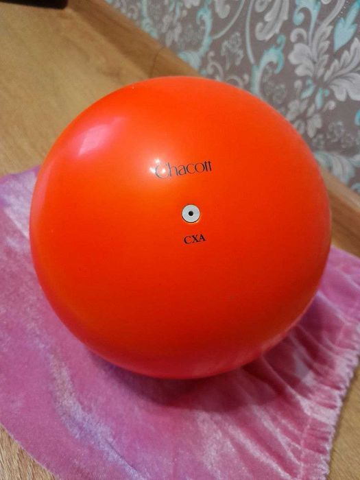 Купальник та предмети для гімнастики