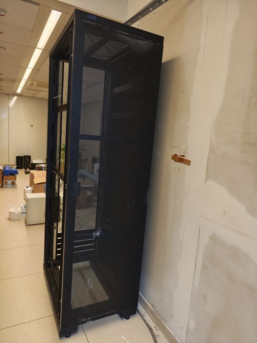 Szafa Rack IBM serwery