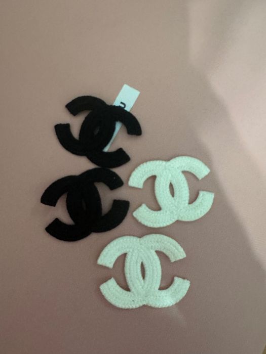 нашивки Chanel на одяг