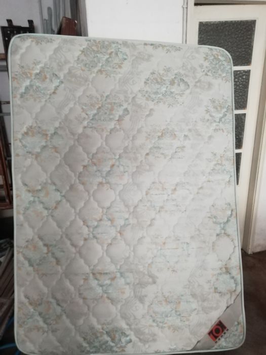 Cama antiga completa