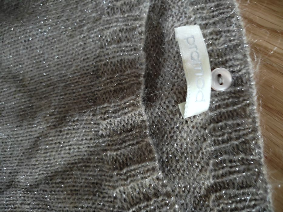 Jak nowy beżowy sweter z błyszczącą nitką r. S/36 Promod