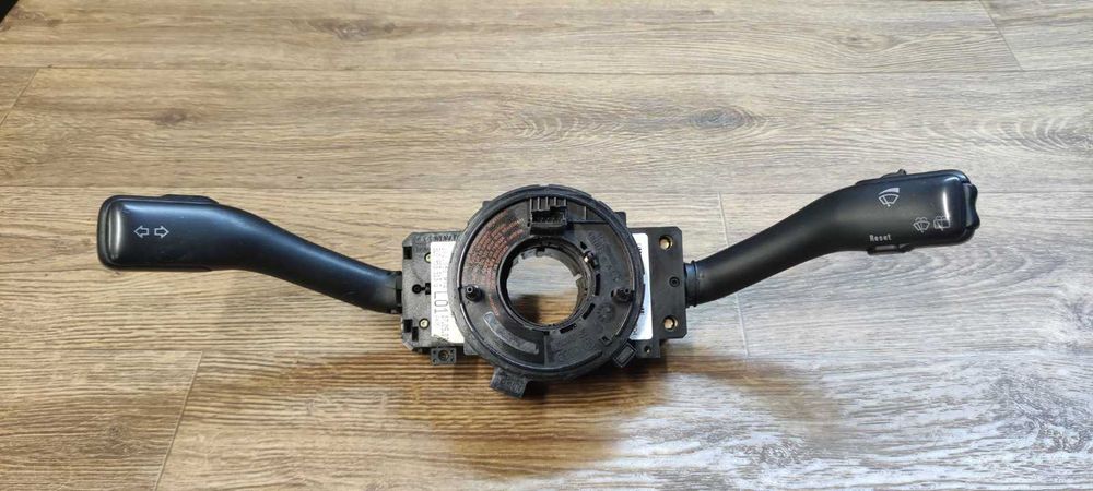 Переключатель поворотов и дворников Skoda Fabia 1999-2008 года