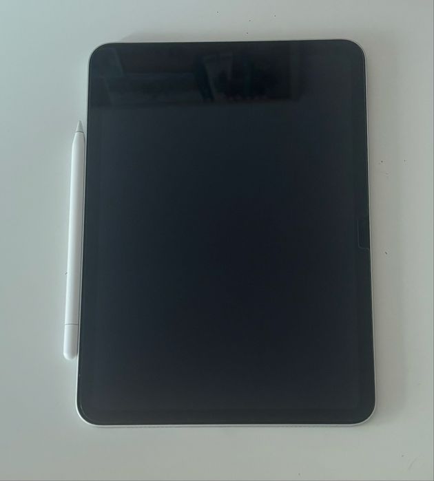 iPad APPLE (11'' A16- 256 GB - Wi-Fi - Prateado)  e Caneta APPLE pencil USB-C