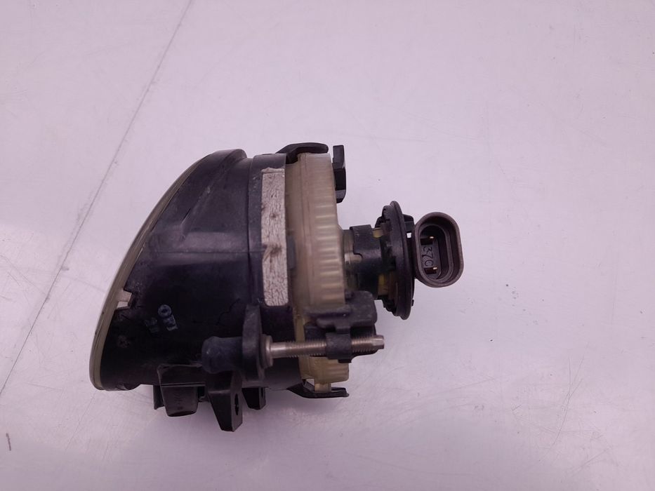 Farol nevoeiro frente esquerdo VOLKSWAGEN Jetta III (1K2)