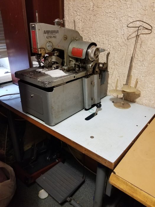 Продам петельную швейную машину minerva P3