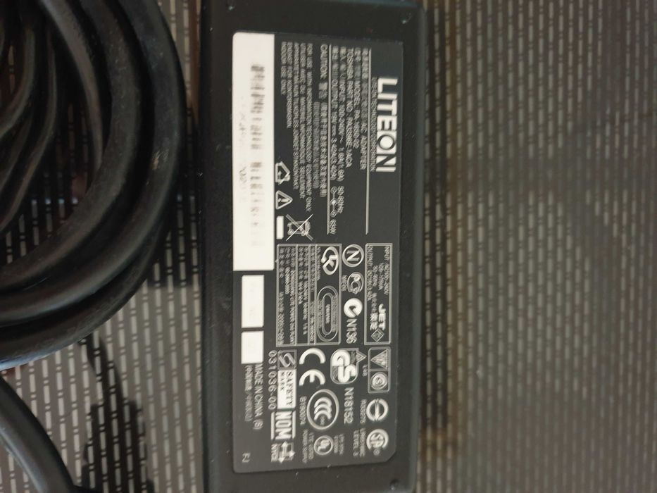 Carregador de Portátil Lite-On usado num HP