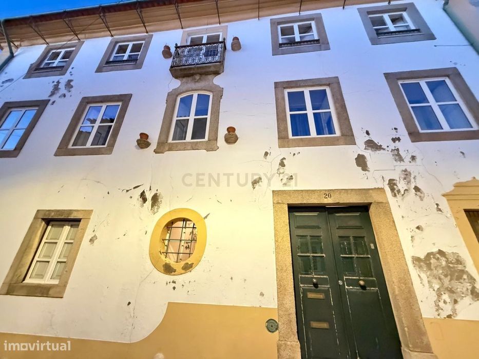 Segundo Piso de Edifício Apalaçado no Centro Histórico de Portalegre