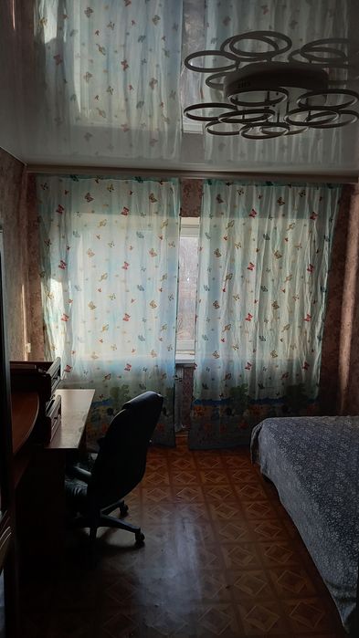 Продам Квартиру с  2 Гаражами .