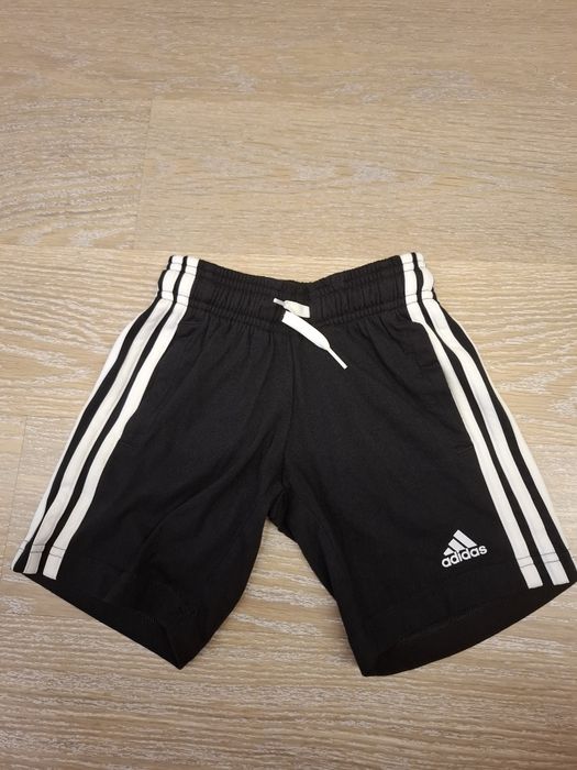 Дитячі шорти adidas 104