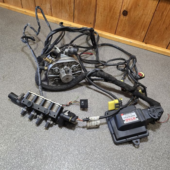 ГБО-4 підкапотка STAG-200 GoFast  комплект дня авто на 4 циліндрів