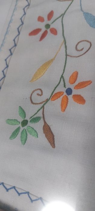 Lenço Bordado Artesanal Coração e Pássaros