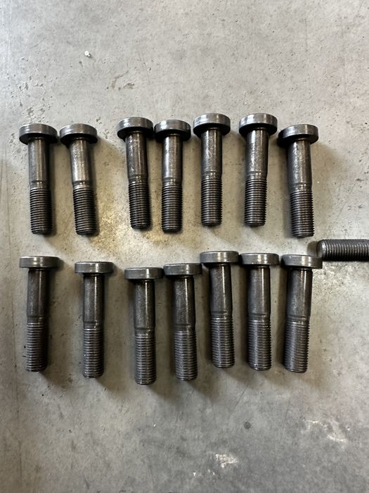 Шпилька задня кріплення колеса спрінтер W906 W907 Sprinter