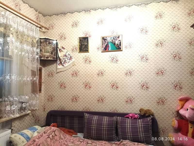 Продам.. двухэтажный кирпичный дом в Мерефе.