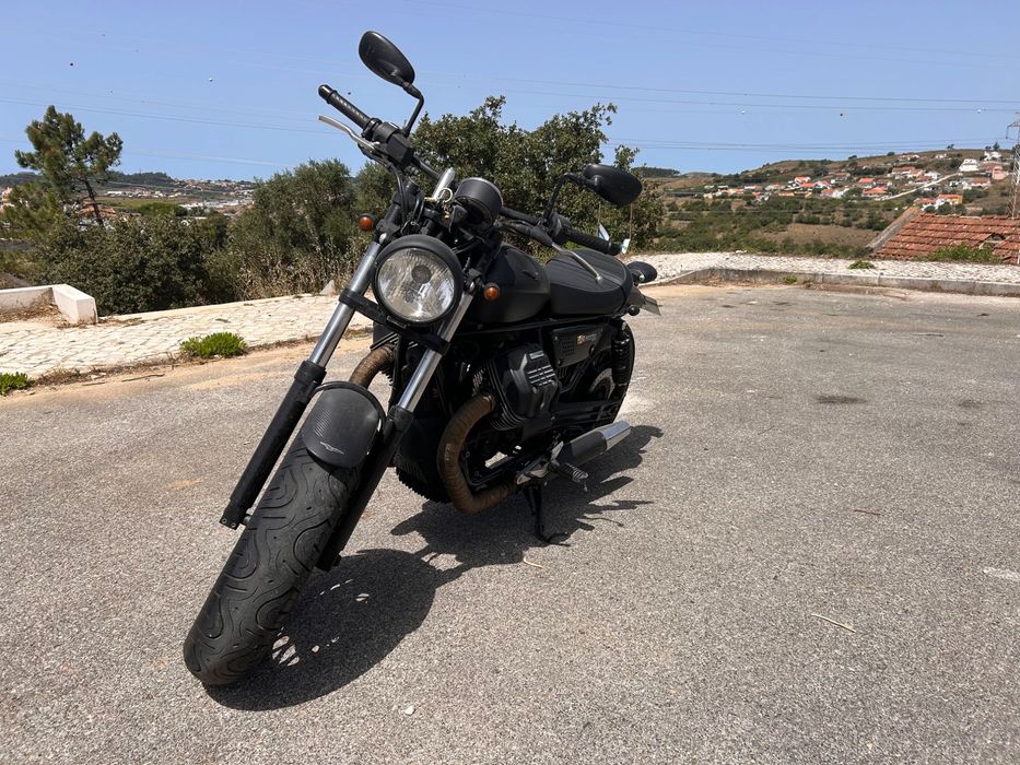 Moto guzzi v9 bobber