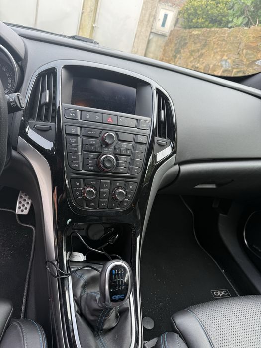Opel Astra GTC — fotografia 4