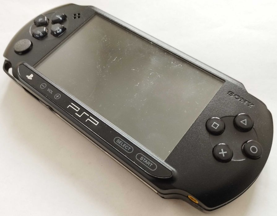 Konsola PlayStation Portable Sony PSP model E1004 Street