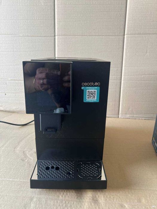 Cecotec Cremmaet Compactccino Connected / CremoMaticcino Connected.