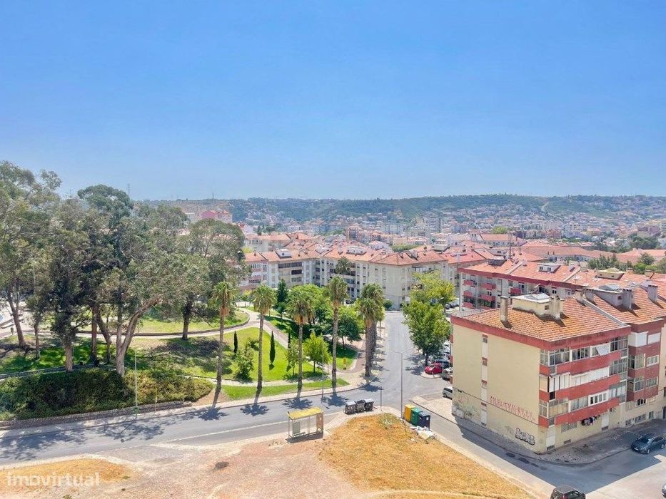 2-Bedroom Apartment with Generous Areas and Unobstructed View – Odivelas