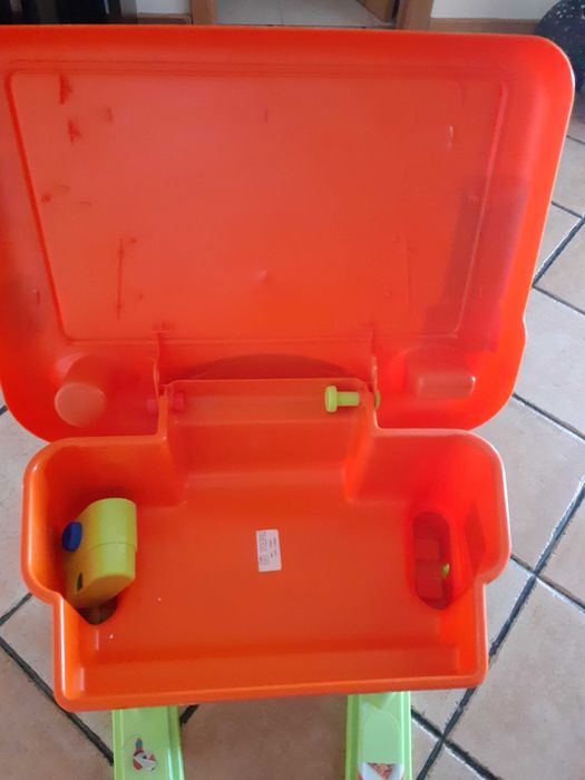 Secretária de criança em plástico