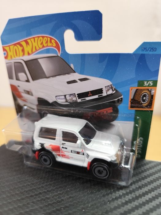 Mitsubishi Pajero Evolution da Hot Wheels.