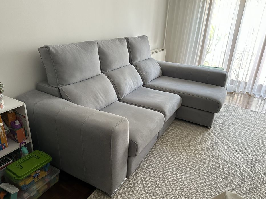 Sofá tecido 3 pessoas cama chaise long