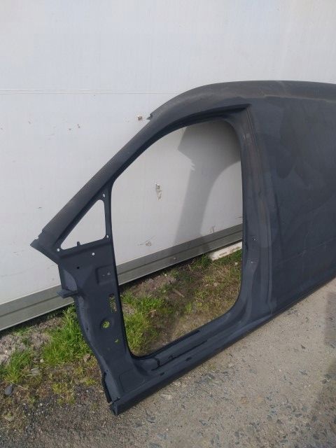 VW Caddy 3 Poszycie lewy przód słupek 04-15