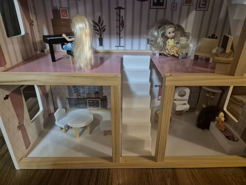 Domek dla lalek drewniany
