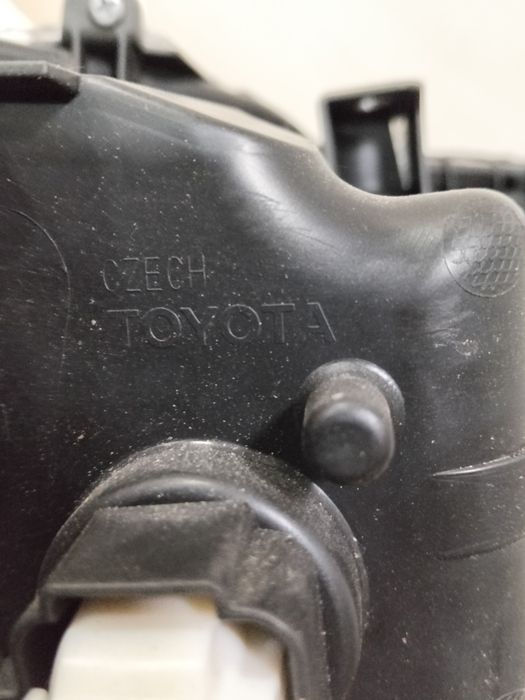 Ótica Toyota Yaris cross farol original