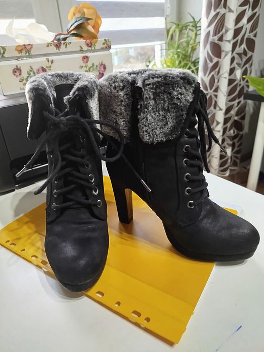 Czarne botki z futerkiem Orsay 36