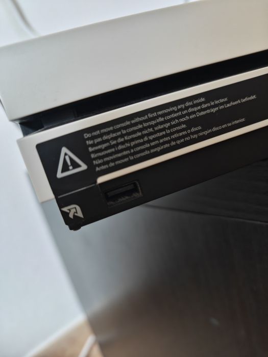 Xbox one S 1TB - com dois comandos