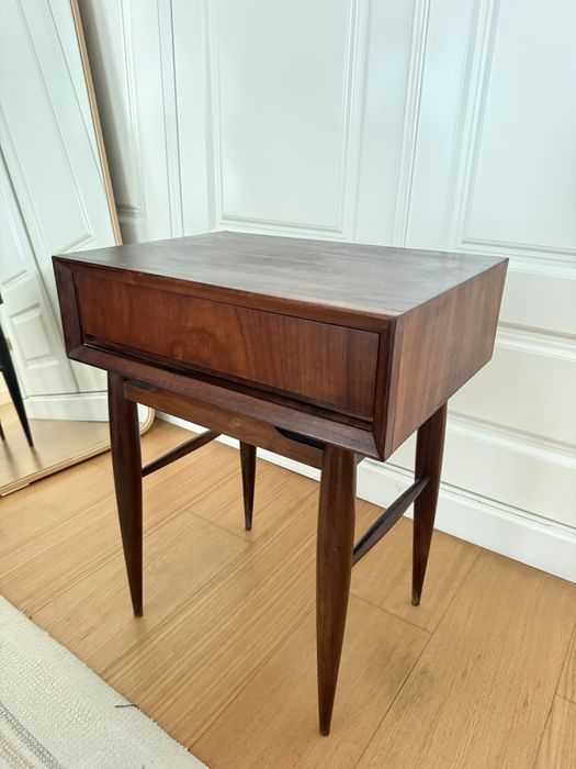 Mesa de cabeceira mid-century olaio