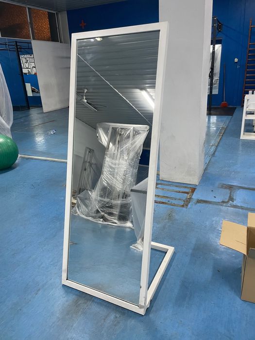 Cinco espelhos decorativos