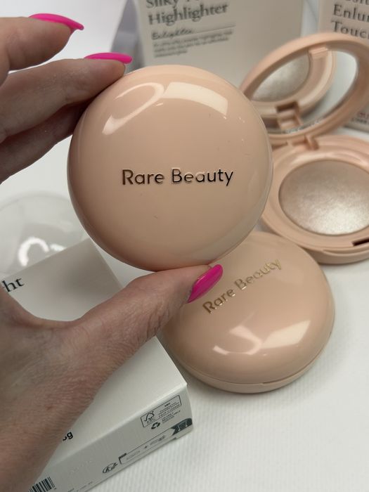 Хайлайтер для обличчя Rare Beauty Enligten
