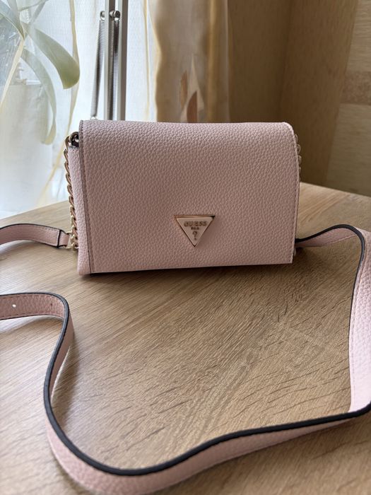 Сумка  Guess нежно  розового цвета