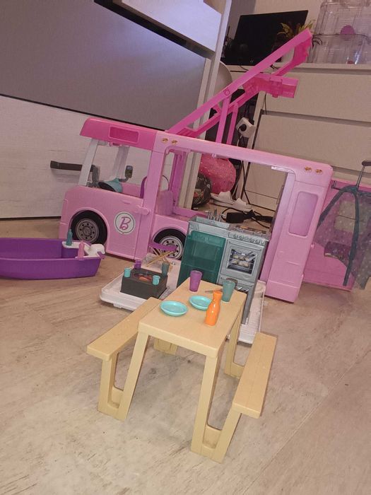 Caravana da Barbie completa