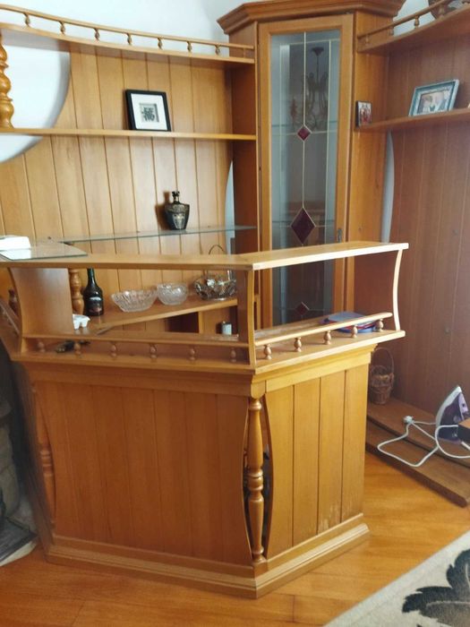 Барна стійка з стінкою , бук