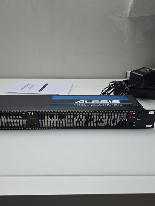 Alesis M-EQ 230 2×30 pasmowy korektor graficzny Equalizer