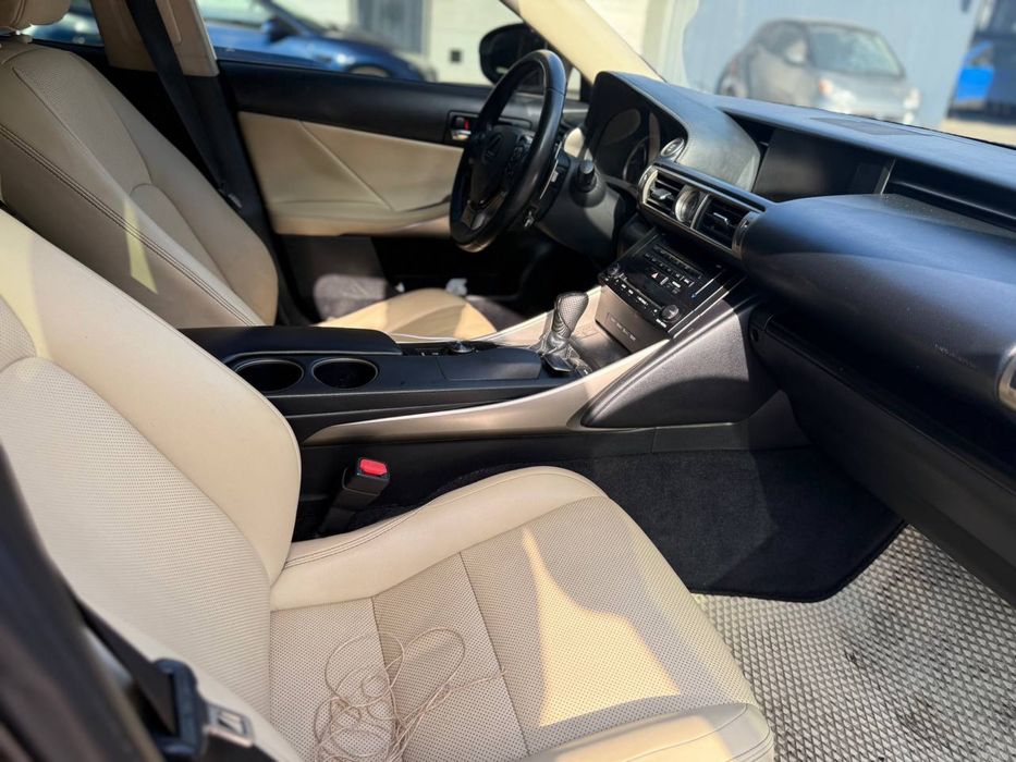 Продам  Lexus is 2014