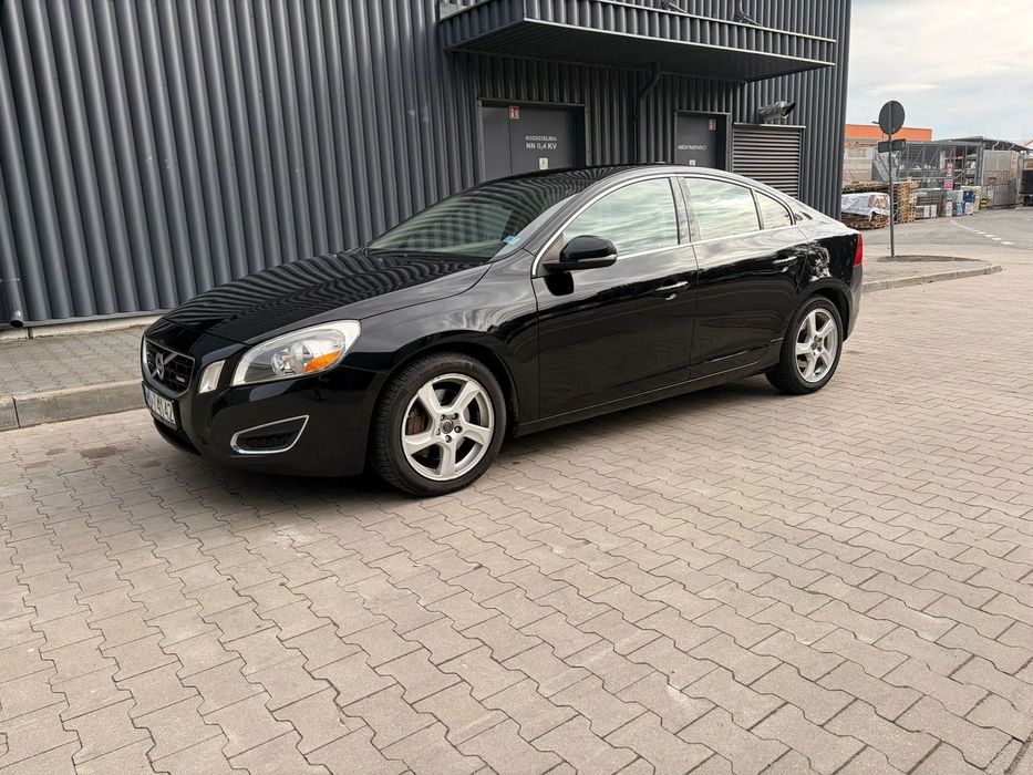 Volvo S60 Volvo S60 T5 2.5 Turbo + LPG 254 KM | Automat | Benzyna | 2012 r. |