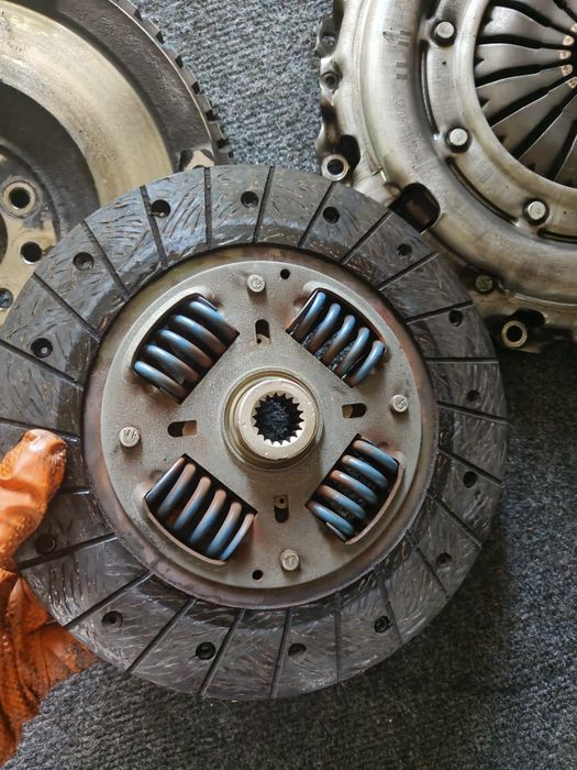 Sprzęgło tarcza docisk koło pasowe Peugeot 407 r 2005 1,8 benzyna
