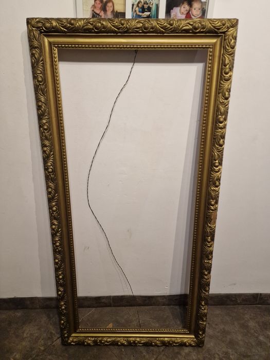 Rama do obrazów zdobiona złora