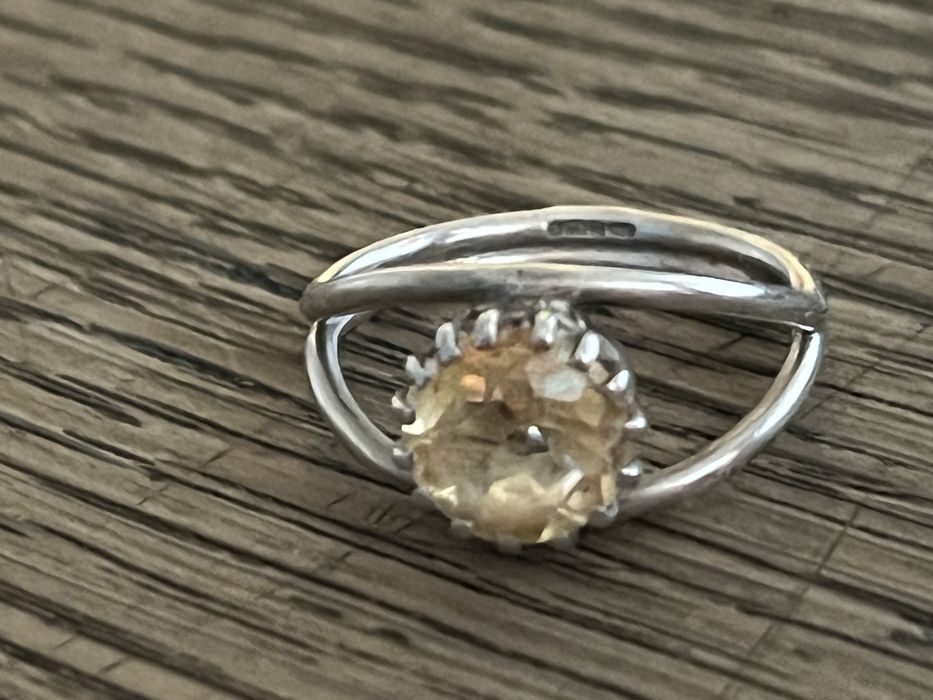 Pierscionek srebrny z cytrynem 925