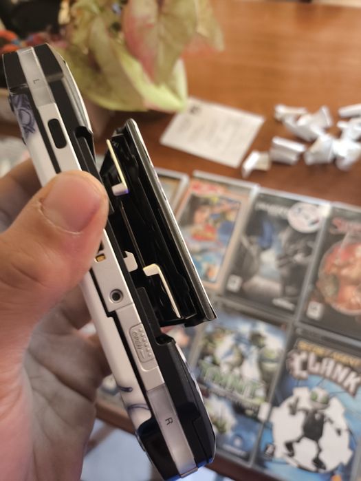 PSP 1001 + carregador + 46 jogos originais