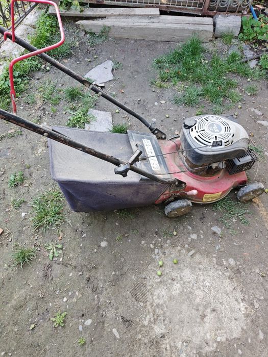 Продам косилку бензинову не самохідна