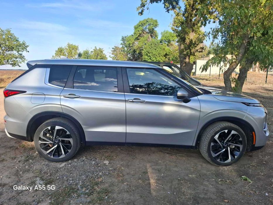 Продам машину Mitsubishi Outlander 2023 — SE,